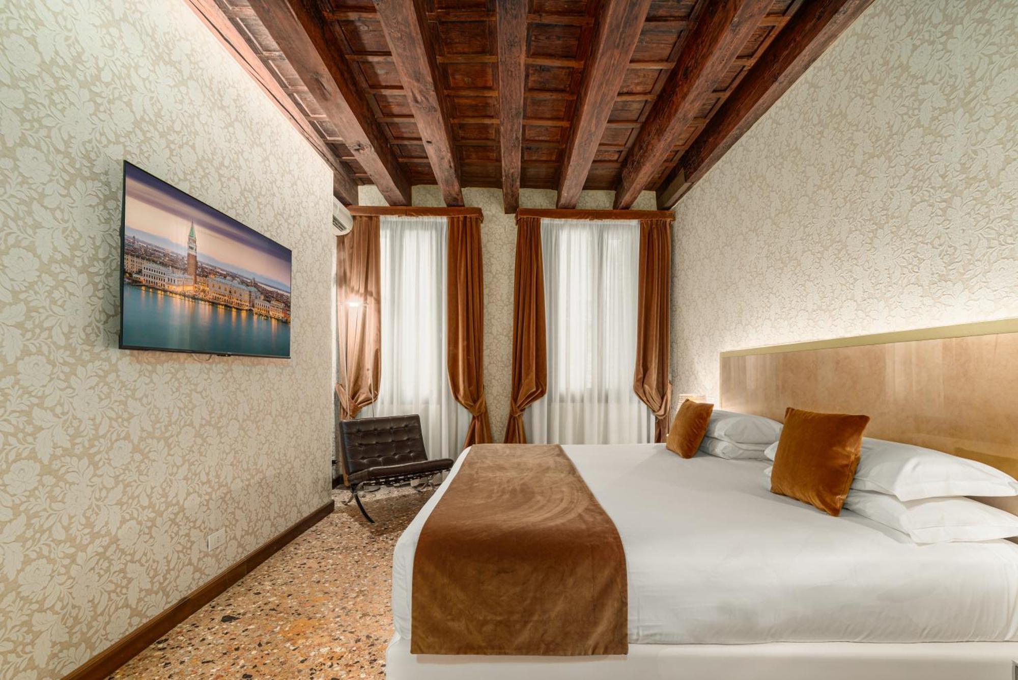 Palazzo Paruta & Wellness Suites Venice Room photo